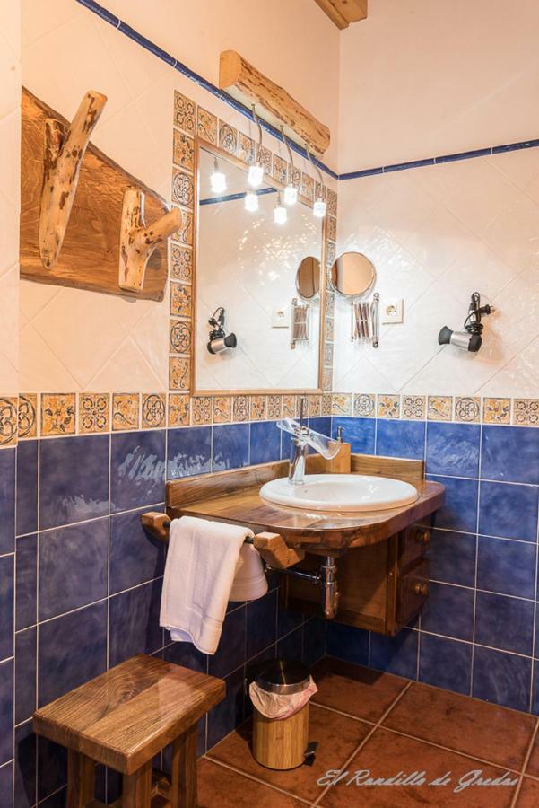 El Rondillo De Gredos Guest House Hoyos del Collado Bagian luar foto