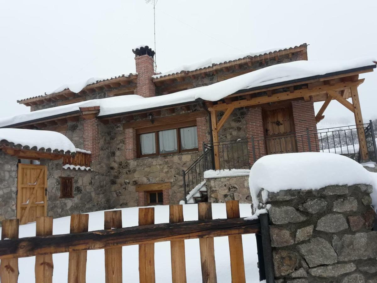 El Rondillo De Gredos Guest House Hoyos del Collado Bagian luar foto
